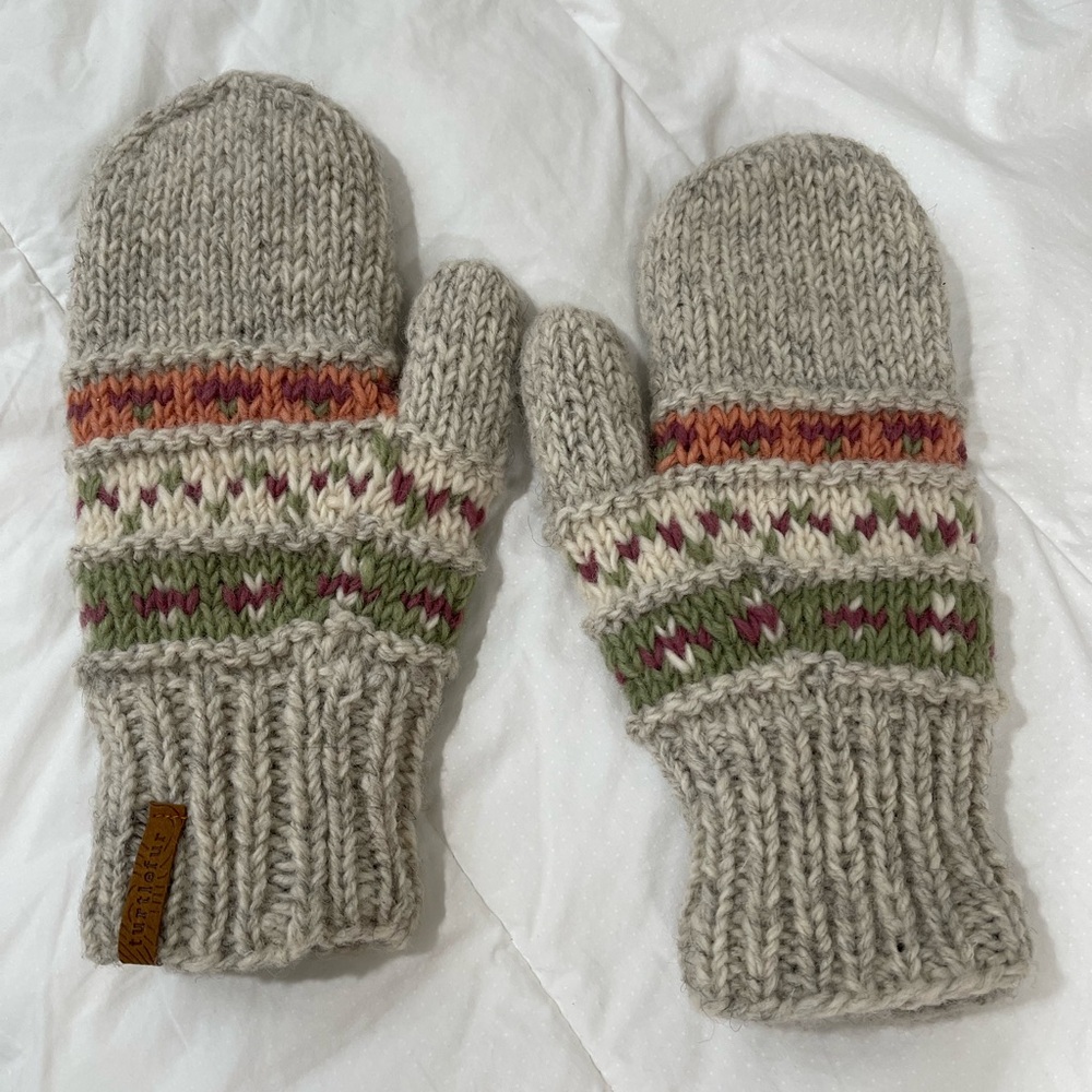 Turtle fur brand Knit mittens with soft lining. Like new. One size.